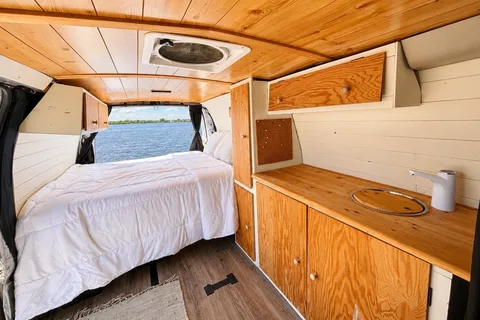 Van tout équipé 1 à 2 pers. aménagé prêt pour l’aventure 🌲🚐