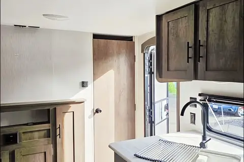 Laura's Family friendly bunkhouse Trailer