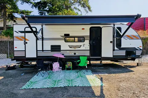 Laura's Family friendly bunkhouse Trailer