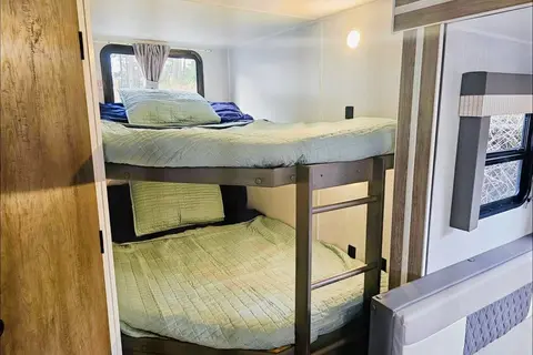Laura's Family friendly bunkhouse Trailer