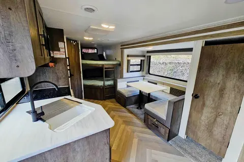 Laura's Family friendly bunkhouse Trailer