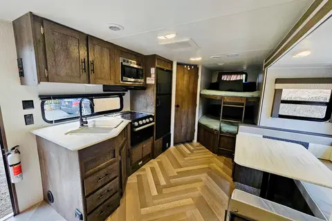 Laura's Family friendly bunkhouse Trailer