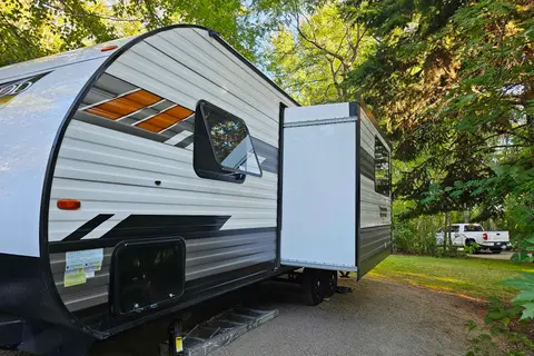 Laura's Family friendly bunkhouse Trailer