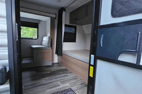 Prime Time 22' travel trailer suv towable