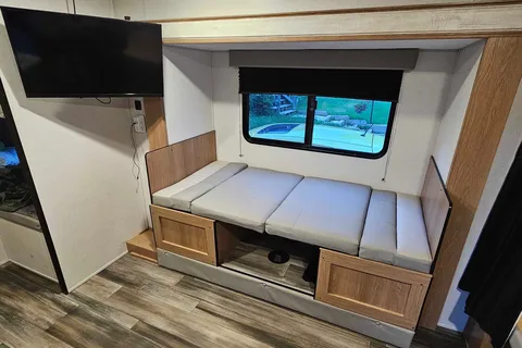 Prime Time 22' travel trailer suv towable