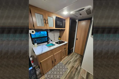 Prime Time 22' travel trailer suv towable