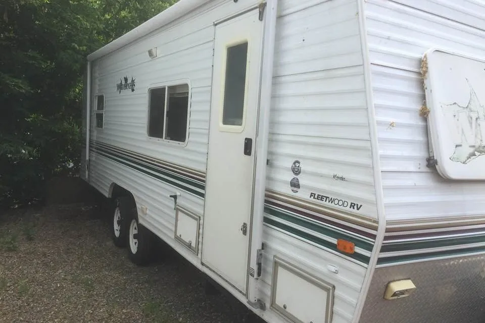 SwanLakeCampground.com Lake side 24' Trailer