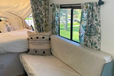 Renovated family friendly hybrid trailer - ultra comfortable!