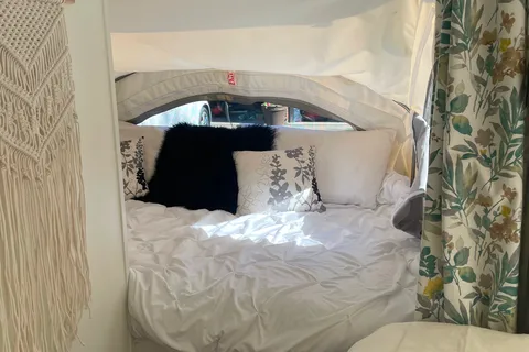 Renovated family friendly hybrid trailer - ultra comfortable!