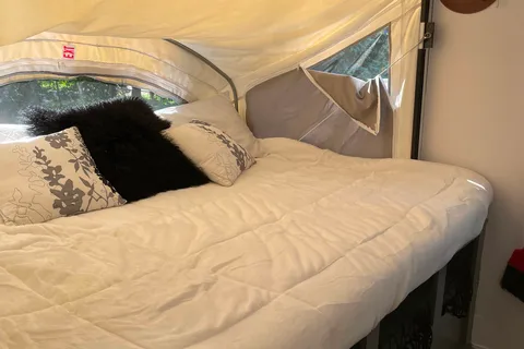 Renovated family friendly hybrid trailer - ultra comfortable!