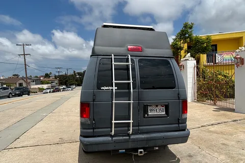 Arianna's Ford Ecoline Campervan