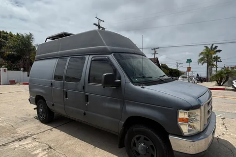 Arianna's Ford Ecoline Campervan