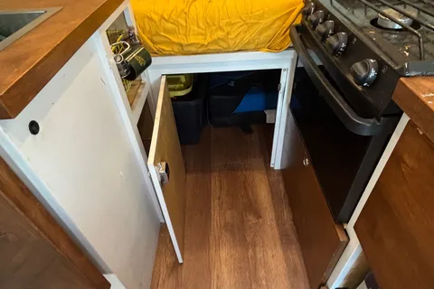 Arianna's Ford Ecoline Campervan