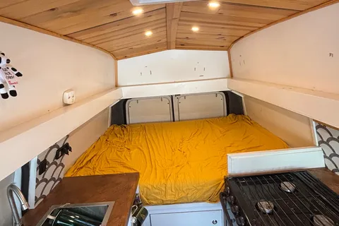 Arianna's Ford Ecoline Campervan
