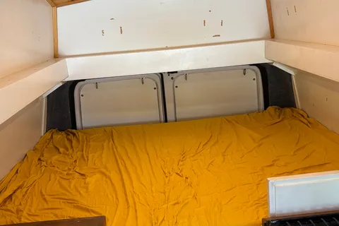 Arianna's Ford Ecoline Campervan