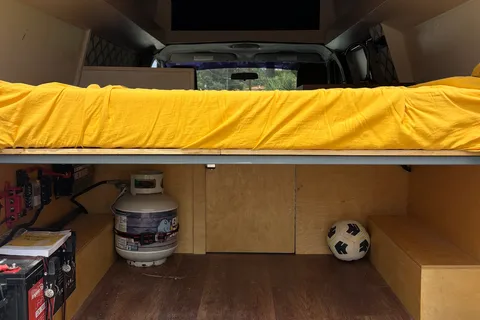 Arianna's Ford Ecoline Campervan