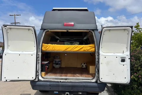 Arianna's Ford Ecoline Campervan