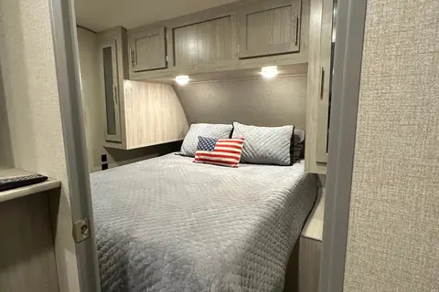 Fully loaded cozy luxurious Catalina travel trailer