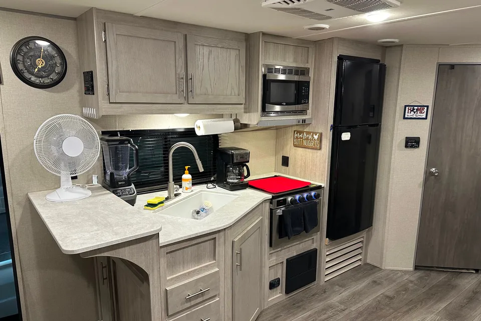 Fully loaded cozy luxurious Catalina travel trailer