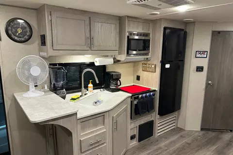 Fully loaded cozy luxurious Catalina travel trailer