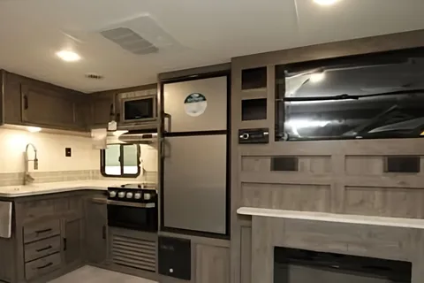 Eric's Coachmen Apex Ultra Lite Travel Trailer