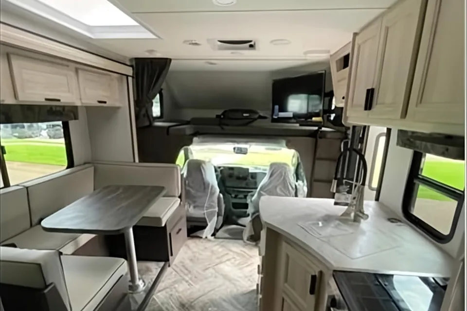 Fun in the sun!ForestRiver  sunseeker 2500TS Class C