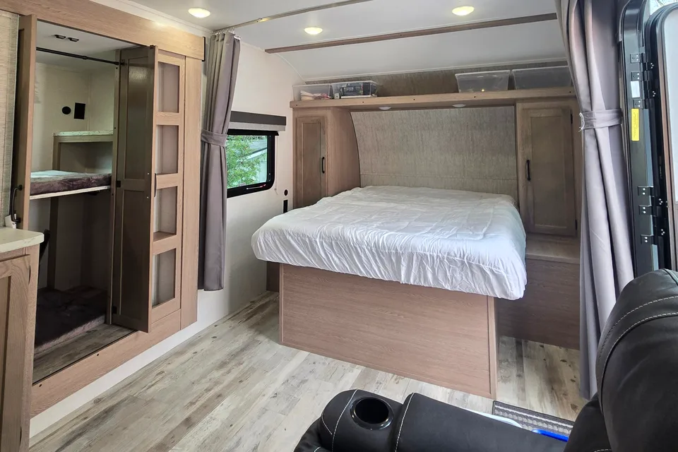 Mobile Guest House Grand River 23HBS Travel Trailer