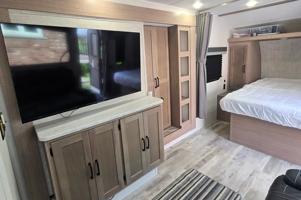 Mobile Guest House Grand River 23HBS Travel Trailer