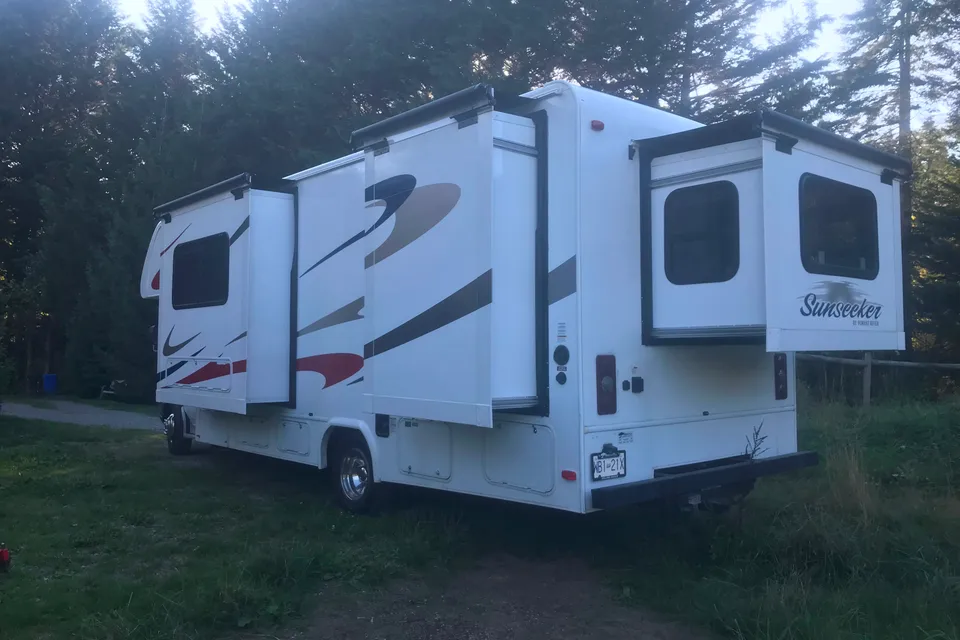 Andrew's Forest River sunseeker Class C