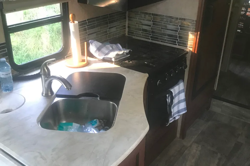 Andrew's Forest River sunseeker Class C