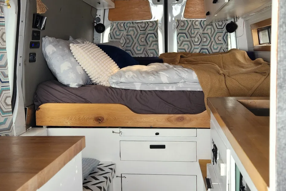 L&P CAMPER VAN KEVIN