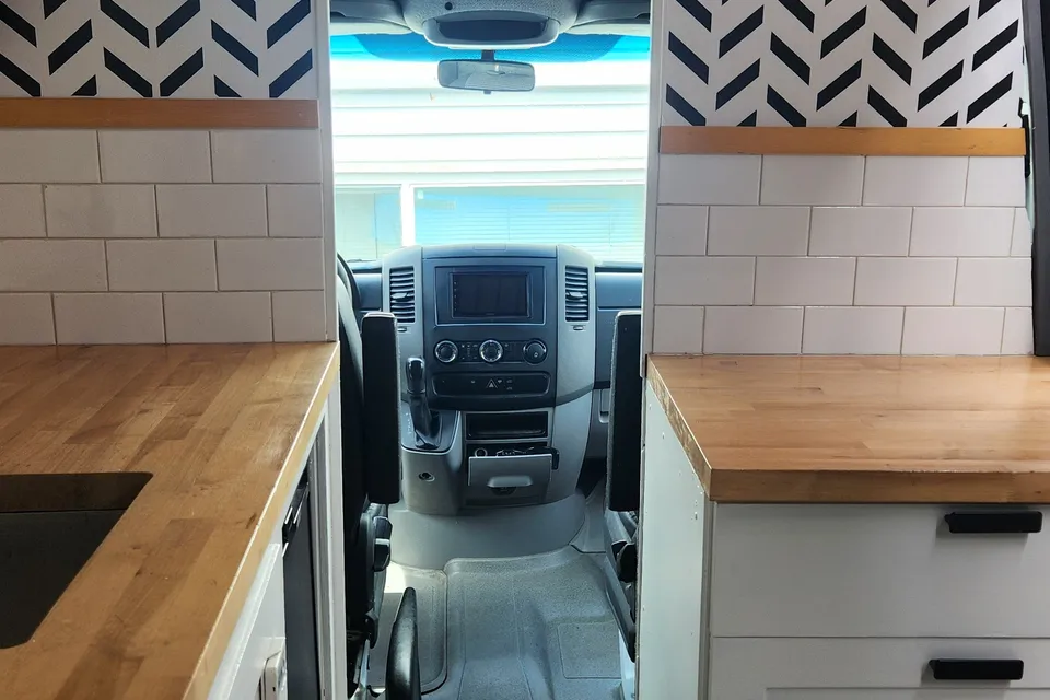 L&P CAMPER VAN KEVIN
