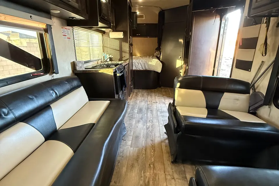 23FT GENESIS SUPREME TOY HAULER — SLEEPS 8