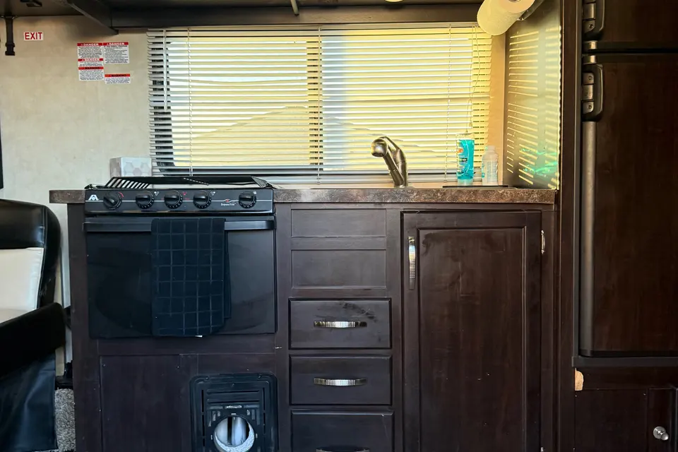 23FT GENESIS SUPREME TOY HAULER — SLEEPS 8