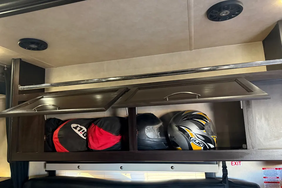 23FT GENESIS SUPREME TOY HAULER — SLEEPS 8