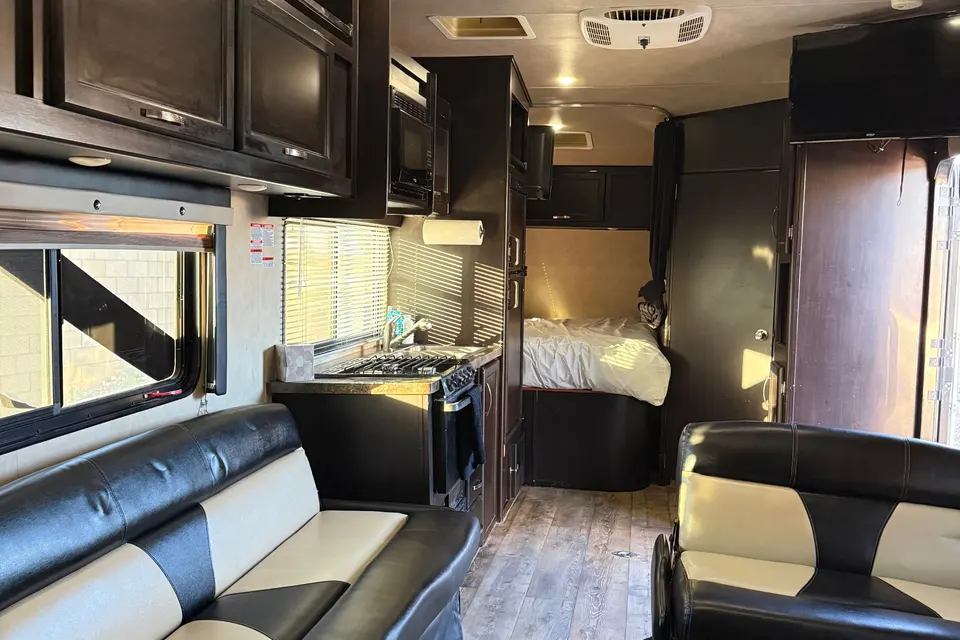 23FT GENESIS SUPREME TOY HAULER — SLEEPS 8