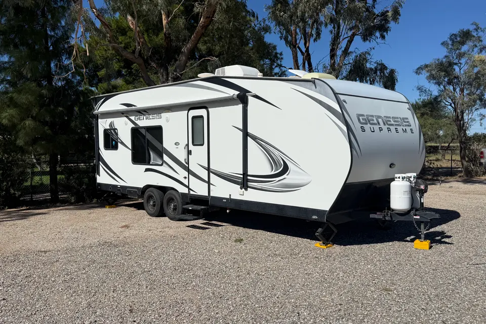 23FT GENESIS SUPREME TOY HAULER — SLEEPS 8