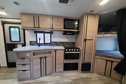 Fred's  Cruiser Radiance 25BH Travel Trailer