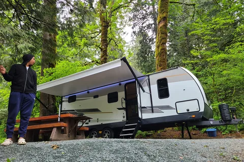 Fred's  Cruiser Radiance 25BH Travel Trailer