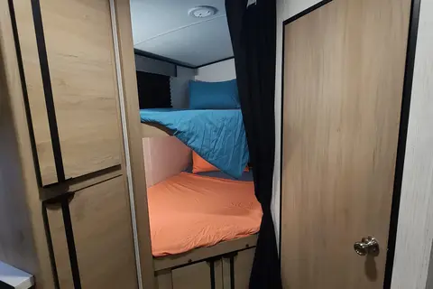 Fred's  Cruiser Radiance 25BH Travel Trailer