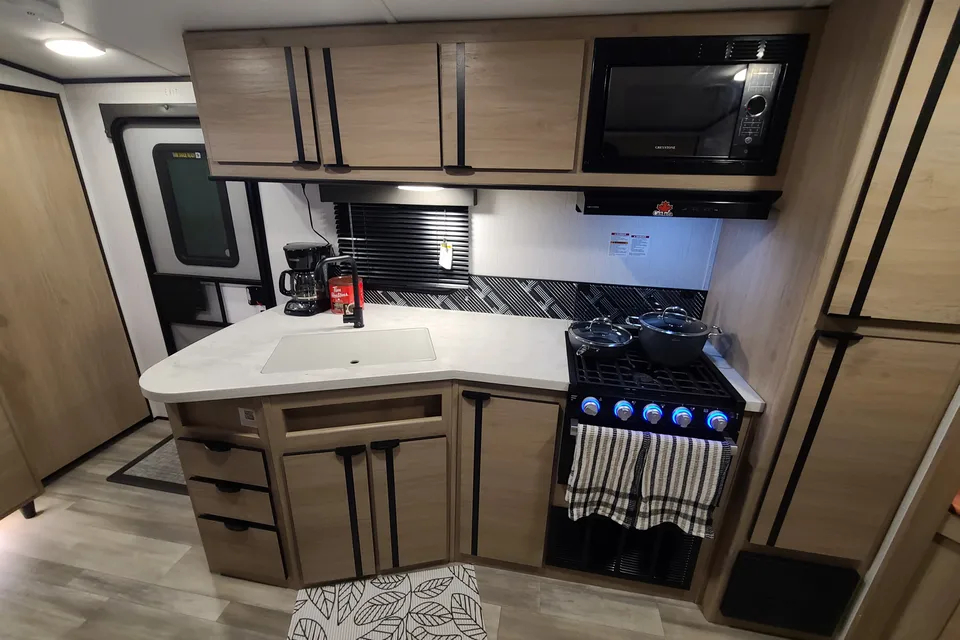 Fred's  Cruiser Radiance 25BH Travel Trailer