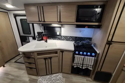 Fred's  Cruiser Radiance 25BH Travel Trailer