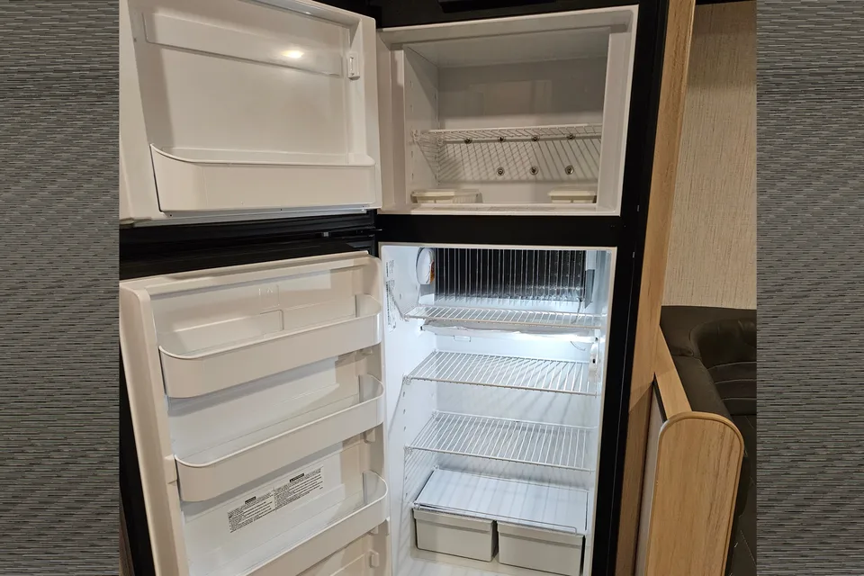 Fred's  Cruiser Radiance 25BH Travel Trailer