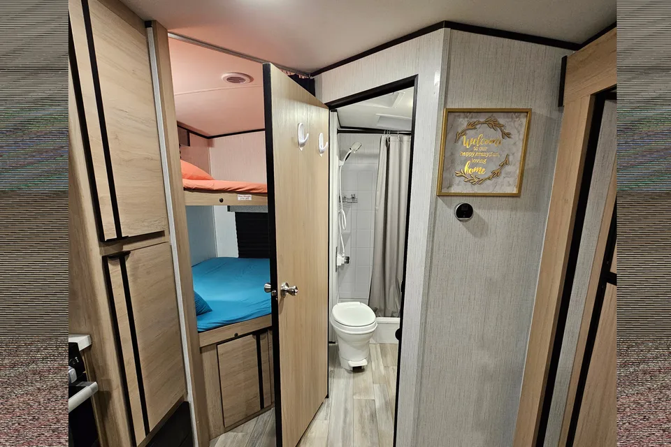 Fred's  Cruiser Radiance 25BH Travel Trailer