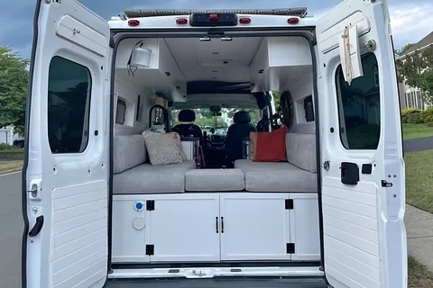 Luna Sea Adventure Van -AC&Heater- Solar-Dog Friendly/Fully Stocked-Off Grid