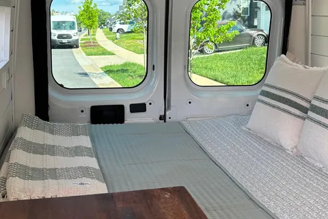 Luna Sea Adventure Van -AC&Heater- Solar-Dog Friendly/Fully Stocked-Off Grid