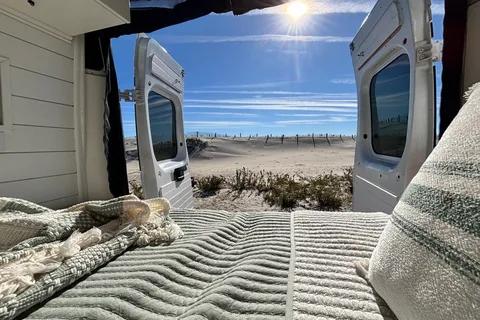 Luna Sea Adventure Van -AC&Heater- Solar-Dog Friendly/Fully Stocked-Off Grid