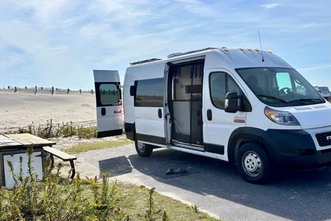 Luna Sea Adventure Van -AC&Heater- Solar-Dog Friendly/Fully Stocked-Off Grid