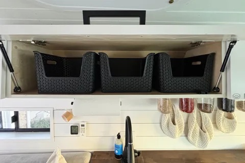 Luna Sea Adventure Van -AC&Heater- Solar-Dog Friendly/Fully Stocked-Off Grid