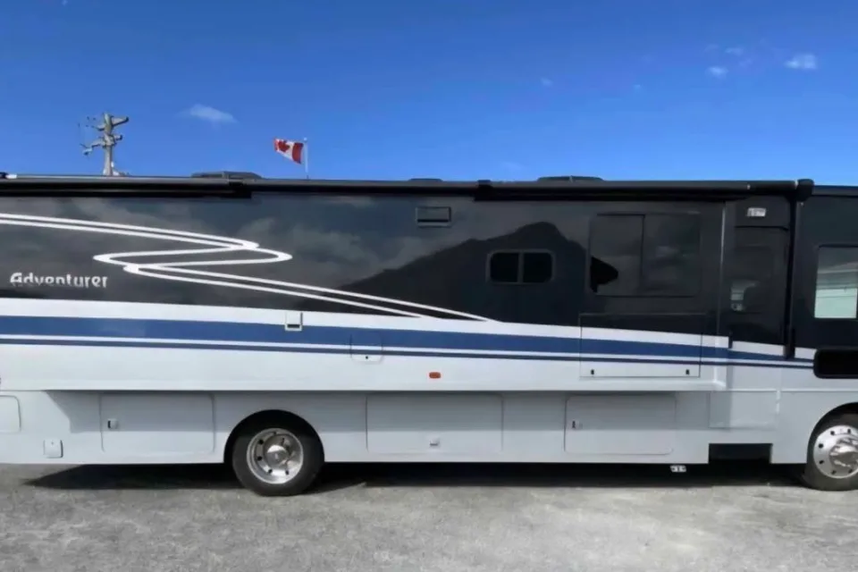 Amandeep's Winnebago 36z Class A